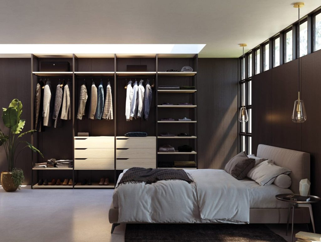 un dressing ouvert en bois sombre et facades bois clair