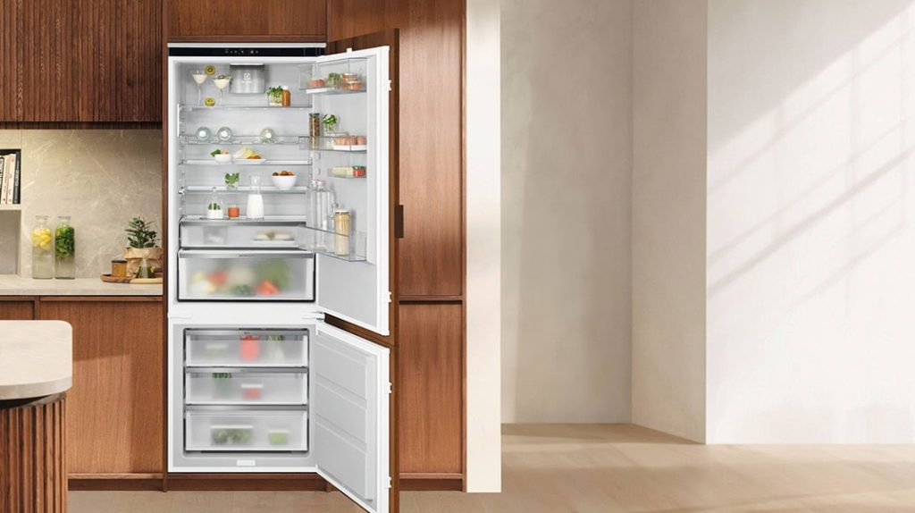 un frigo encastré